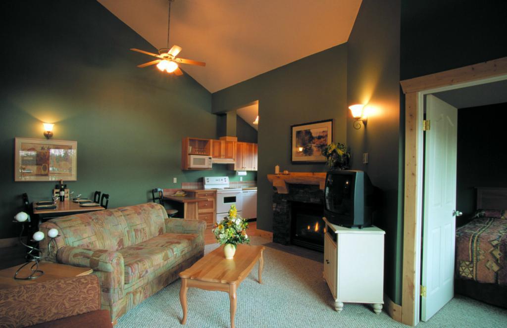 Cornerstone Lodge By Park Vacation Management Fernie Εξωτερικό φωτογραφία