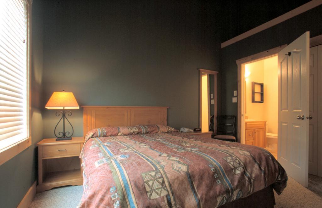 Cornerstone Lodge By Park Vacation Management Fernie Εξωτερικό φωτογραφία